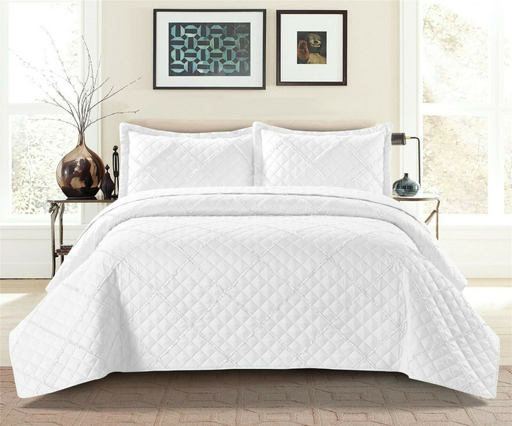 Ruffle white bedspread